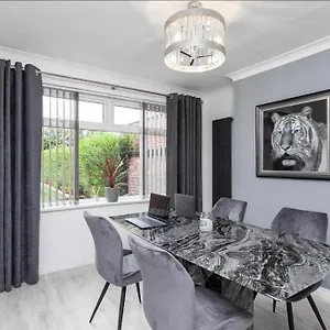 https://modern-home-10-mins-to-belfast-city.belfasthotelsireland.com