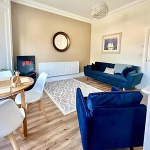 https://flat-2-bluebridge-court-cliffords-reach.yorkshirehotels.net