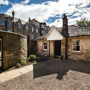 Trinity Lodge, House With The Private Garden In Edinburgh